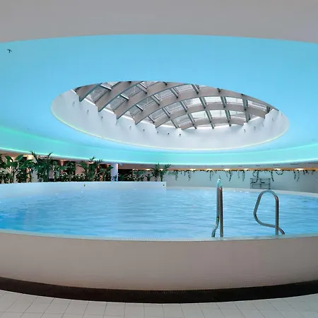 Stylish With Views And Parking In The Prestigious Hanza Tower With Swimming Pool By Renters שצ'צ'ין