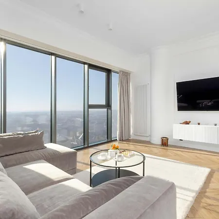 Stylish With Views And Parking In The Prestigious Hanza Tower With Swimming Pool By Renters Lägenhet