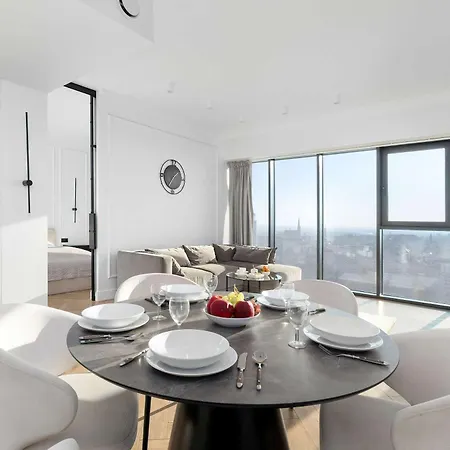 Stylish With Views And Parking In The Prestigious Hanza Tower With Swimming Pool By Renters *