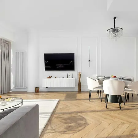 Stylish With Views And Parking In The Prestigious Hanza Tower With Swimming Pool By Renters שצ'צ'ין