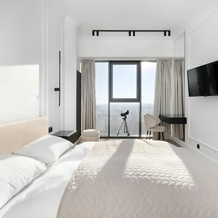 Stylish With Views And Parking In The Prestigious Hanza Tower With Swimming Pool By Renters