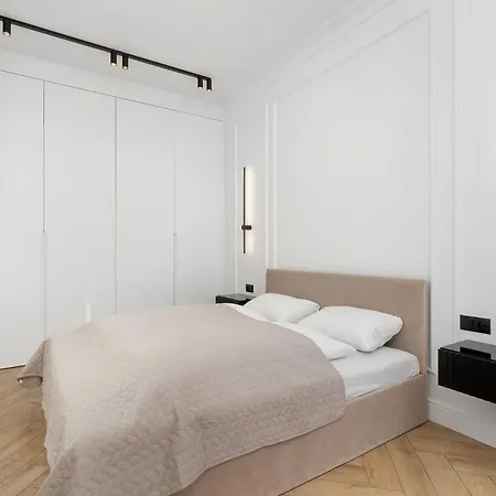 Stylish With Views And Parking In The Prestigious Hanza Tower With Swimming Pool By Renters * שצ'צ'ין