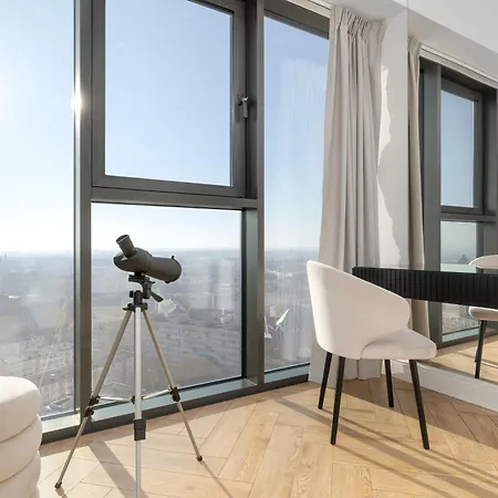 Stylish With Views And Parking In The Prestigious Hanza Tower With Swimming Pool By Renters