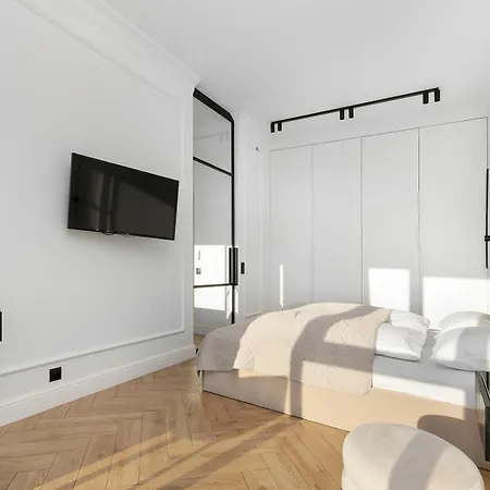 Stylish With Views And Parking In The Prestigious Hanza Tower With Swimming Pool By Renters שצ'צ'ין