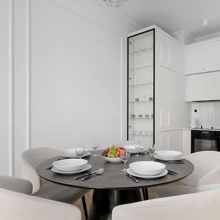 Stylish With Views And Parking In The Prestigious Hanza Tower With Swimming Pool By Renters Lägenhet *