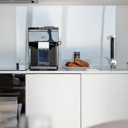 Stylish With Views And Parking In The Prestigious Hanza Tower With Swimming Pool By Renters Lägenhet