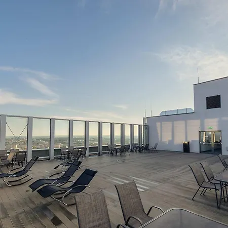 Stylish With Views And Parking In The Prestigious Hanza Tower With Swimming Pool By Renters Lägenhet Szczecin