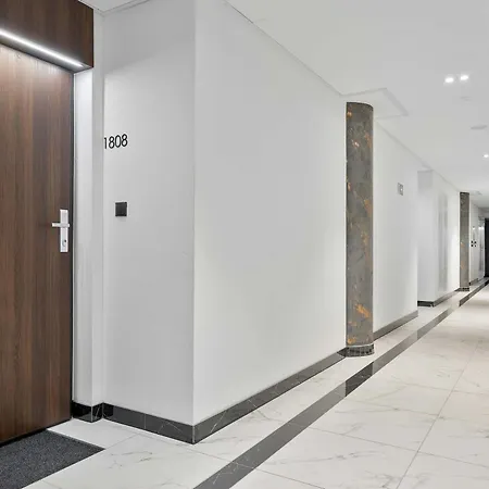 Lägenhet Stylish With Views And Parking In The Prestigious Hanza Tower With Swimming Pool By Renters Szczecin