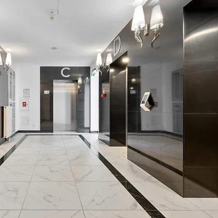 Stylish With Views And Parking In The Prestigious Hanza Tower With Swimming Pool By Renters Lägenhet *