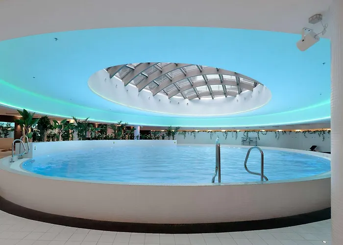 Stylish With Views And Parking In The Prestigious Hanza Tower With Swimming Pool By Renters Щецин