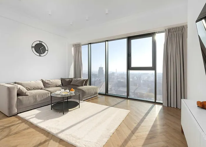 Stylish With Views And Parking In The Prestigious Hanza Tower With Swimming Pool By Renters