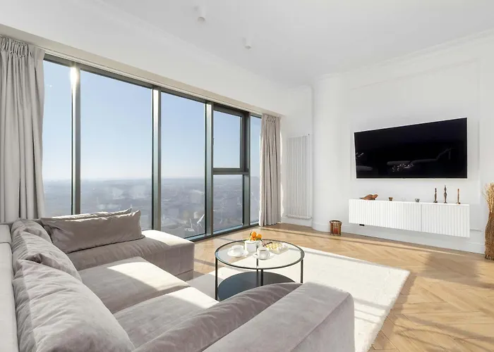 Stylish With Views And Parking In The Prestigious Hanza Tower With Swimming Pool By Renters Апартаменты