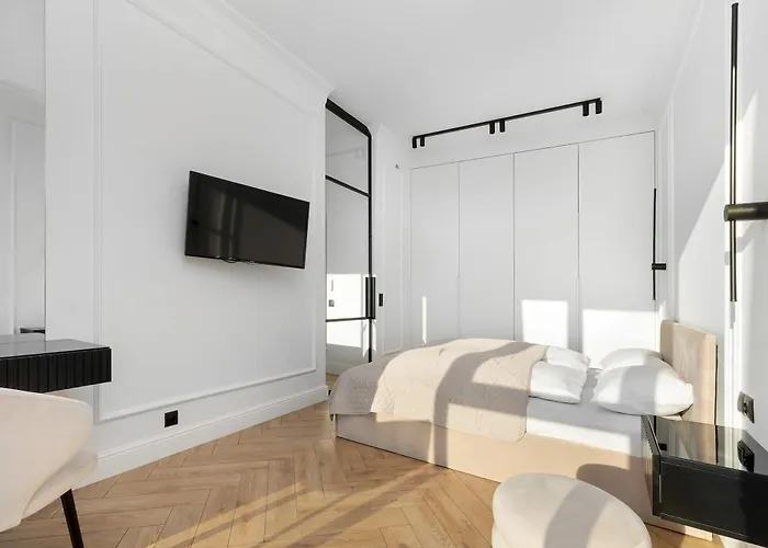 Stylish With Views And Parking In The Prestigious Hanza Tower With Swimming Pool By Renters Щецин