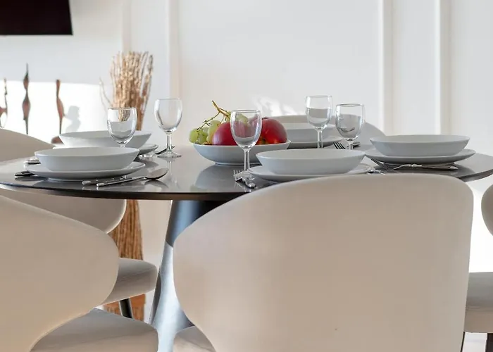 Stylish With Views And Parking In The Prestigious Hanza Tower With Swimming Pool By Renters Апартаменты *