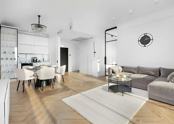 Stylish With Views And Parking In The Prestigious Hanza Tower With Swimming Pool By Renters Щецин