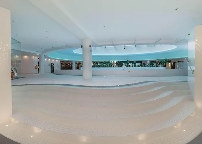 Stylish With Views And Parking In The Prestigious Hanza Tower With Swimming Pool By Renters Апартаменты Щецин