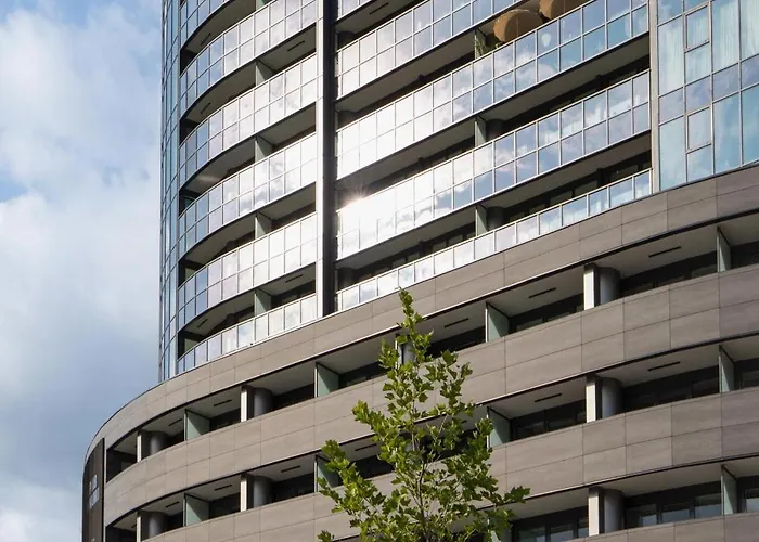 Stylish With Views And Parking In The Prestigious Hanza Tower With Swimming Pool By Renters *