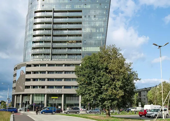 Апартаменты Stylish With Views And Parking In The Prestigious Hanza Tower With Swimming Pool By Renters Щецин